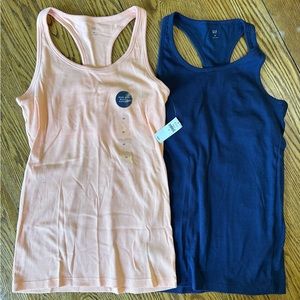 GAP NWT and EUC shelf bra racer tank tops size medium (set of 2)